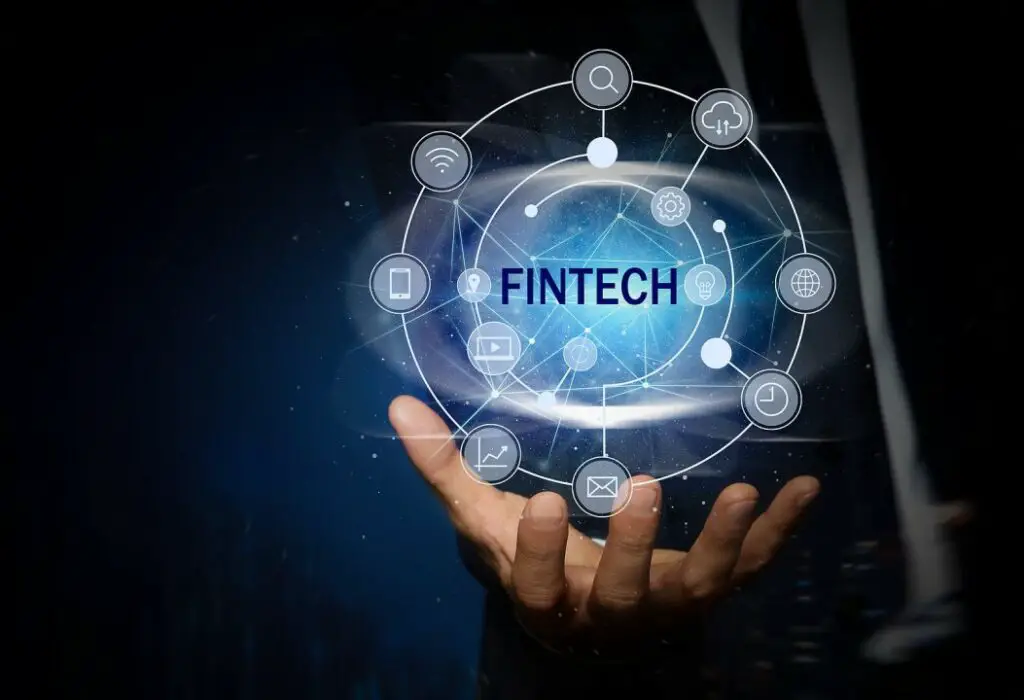 Explore the 2024 fintech landscape, focusing on AI-driven innovations, payments, and regtech. Despite investment declines, UK remains a key fintech hub.